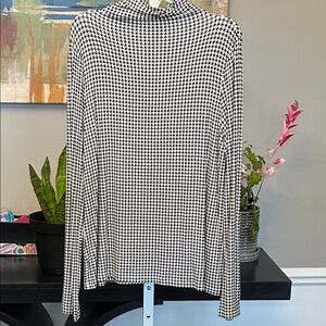 Ann Taylor Factory Black and White Houndstooth Blouse